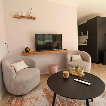 Holiday home Kukeluusje Ermelo, Moderne En Comfortabele Vakantiewoning Op De Veluwe! Ermelo